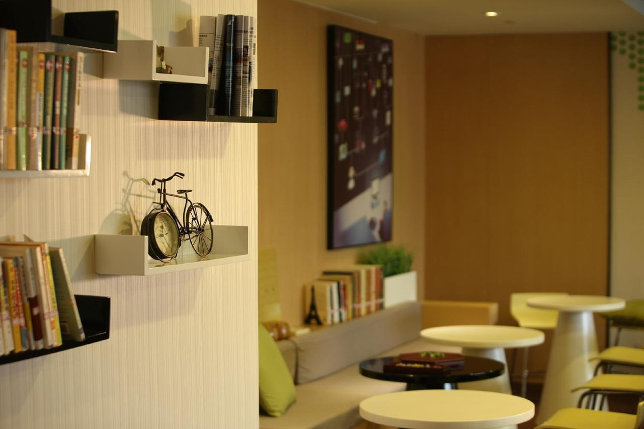 Iu Hotel Xian Xijing Hospital Tonghuamen Subway Station מראה חיצוני תמונה